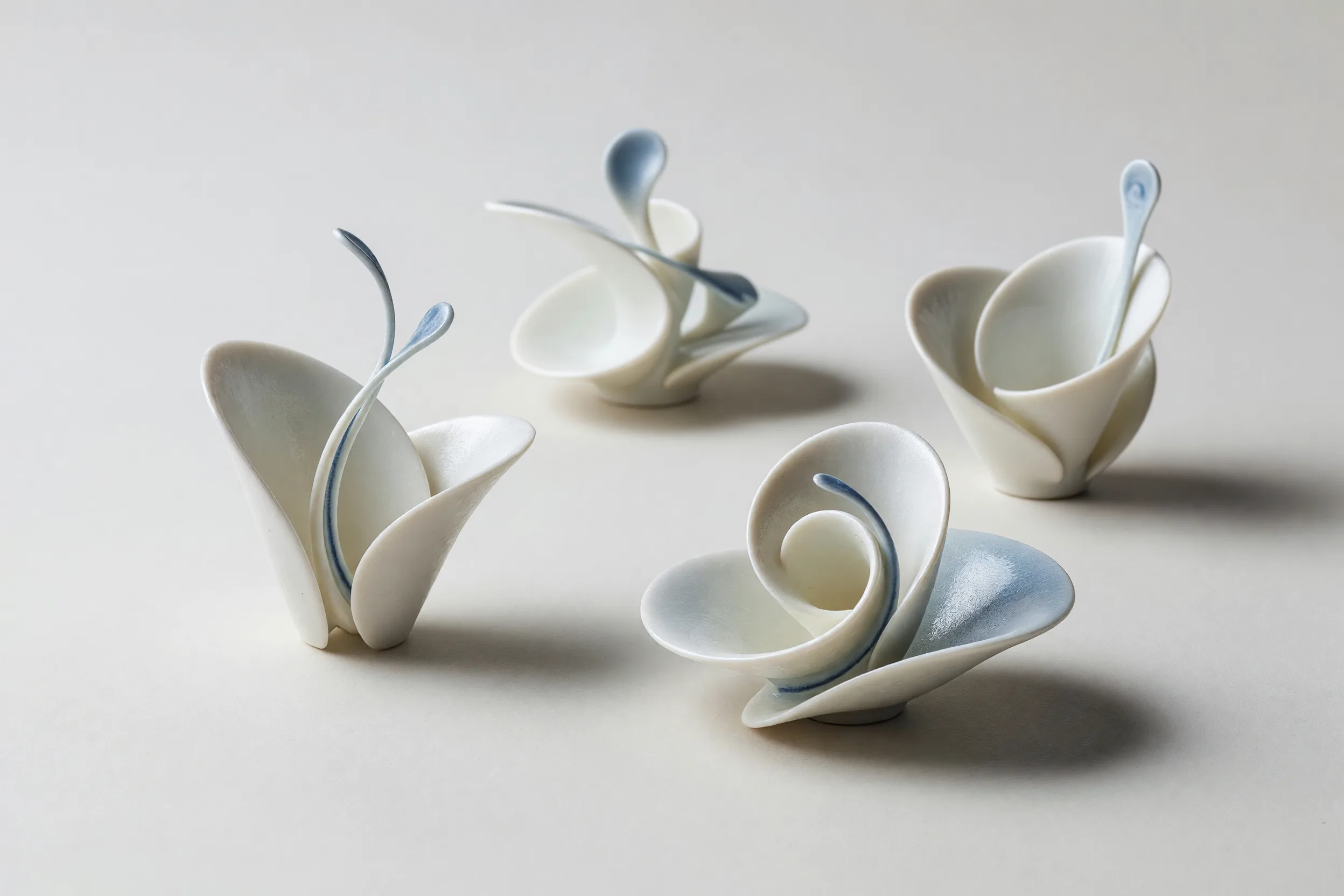 白磁の彫刻作品